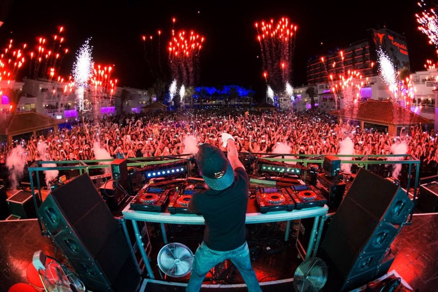 Στη χώρα του Δράκουλα πληρώνουν την είσοδο σε μουσικά Φεστιβάλ με αίμα [εικόνες]  | iefimerida.gr 0