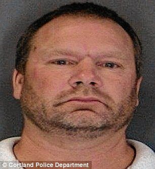 Εξαλλος μετά το διαζύγιο: Συγκρούστηκε με 14 οχήματα καθώς κυνηγούσε την πρώην του με το αυτοκίνητο [εικόνες] | iefimerida.gr 2