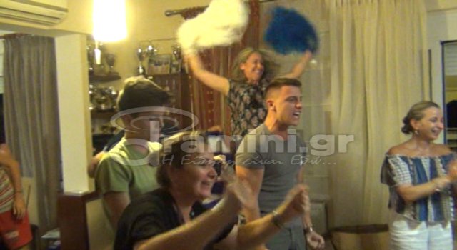 Δράμα: Οι έξαλλοι πανηγυρισμοί στο σπίτι της Αννας Κορακάκη τη στιγμή της νίκης [εικόνες & βίντεο] | iefimerida.gr 0