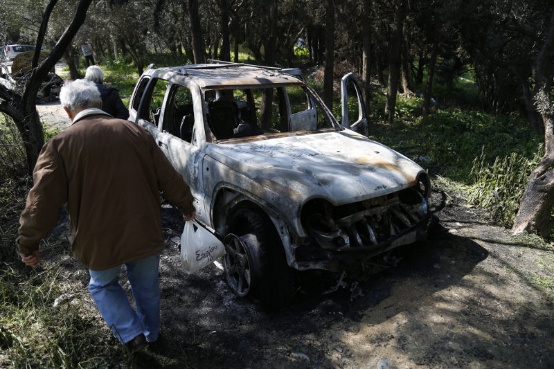 Στάχτες τα δύο αυτοκίνητα που χρησιμοποίησαν οι ληστές-απαγωγείς του 41χρονου επιχειρηματία [εικόνες] | iefimerida.gr 1