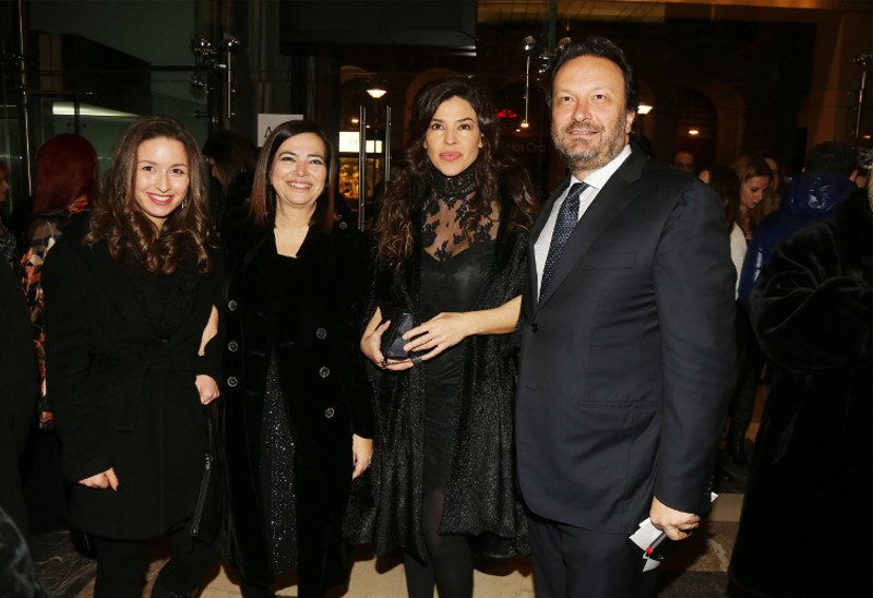 Η Ναταλία Δραγούμη με διάφανη μπλούζα μοιράζει εγκεφαλικά [εικόνες] | iefimerida.gr 2