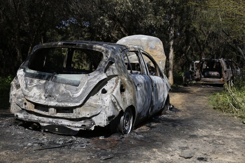 Στάχτες τα δύο αυτοκίνητα που χρησιμοποίησαν οι ληστές-απαγωγείς του 41χρονου επιχειρηματία [εικόνες] | iefimerida.gr 0