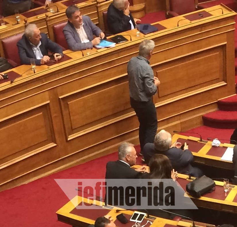 Εκπληξη από τον Γιάννη Δραγασάκη: Αφησε τα υπουργικά έδρανα και κάθισε δίπλα στη Ντόρα [εικόνα] | iefimerida.gr 0