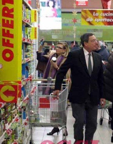 Ο Ντράγκι όπως δεν τον έχετε ξαναδεί -Σαλιαρίζει με τη γυναίκα του σε κατάστημα [εικόνες] | iefimerida.gr 2