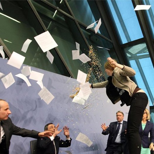 Ζοζεφίν Βιτ: Αυτή είναι η 21χρονη καλλονή των Femen που έφερε... τρομάρα στον Μάριο Ντράγκι [εικόνες & βίντεο] | iefimerida.gr 3