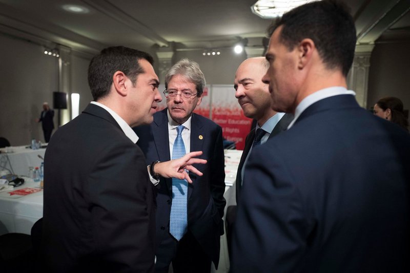 Τσίπρας και Φώφη μαζί στις Βρυξέλλες στους Ευρωπαίους Σοσιαλιστές [εικόνες & βίντεο] | iefimerida.gr 0