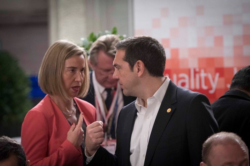 Τσίπρας και Φώφη μαζί στις Βρυξέλλες στους Ευρωπαίους Σοσιαλιστές [εικόνες & βίντεο] | iefimerida.gr 2