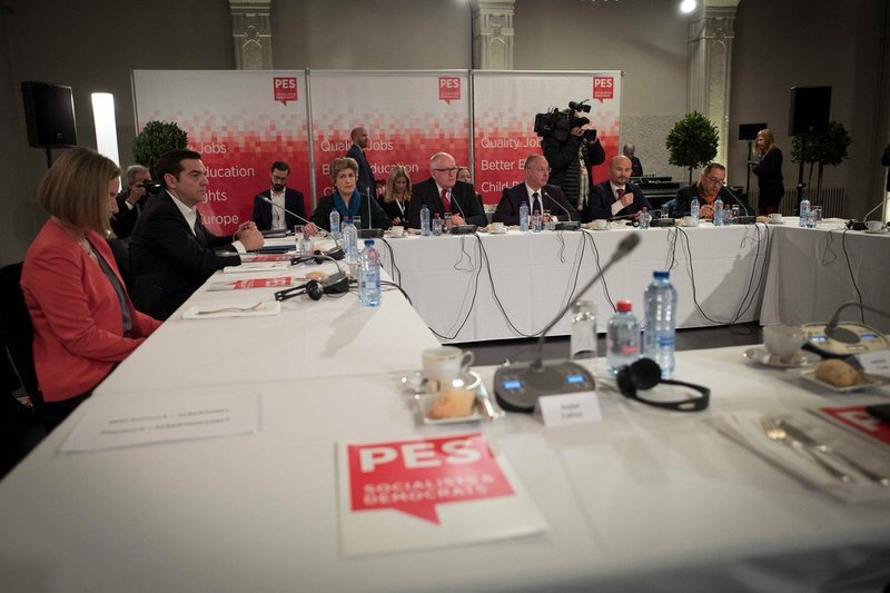 Τσίπρας και Φώφη μαζί στις Βρυξέλλες στους Ευρωπαίους Σοσιαλιστές [εικόνες & βίντεο] | iefimerida.gr 3