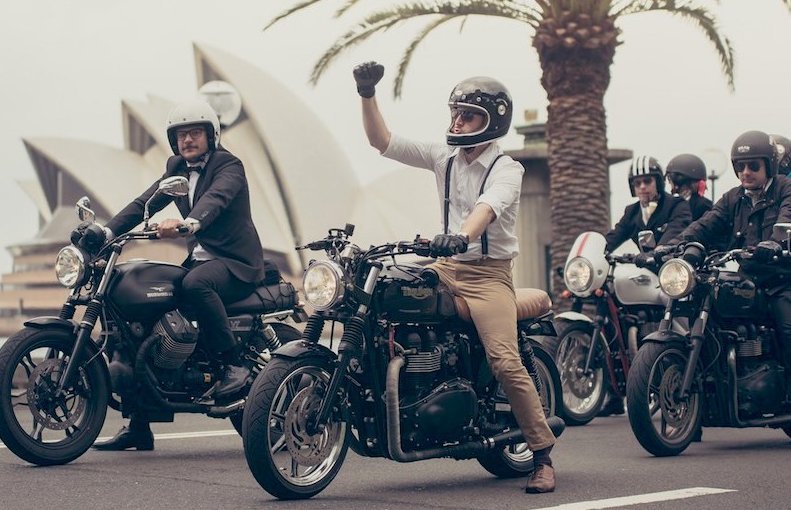 Ξεχάστε το δερμάτινο τζάκετ στις μηχανές - Σακάκι και γραβάτα απογειώνουν το στιλ [εικόνες] | iefimerida.gr 3