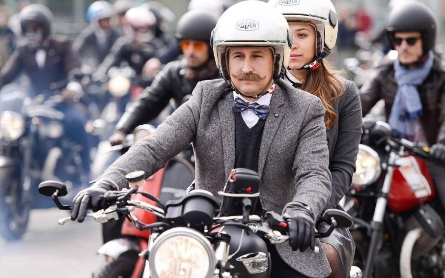 Ξεχάστε το δερμάτινο τζάκετ στις μηχανές - Σακάκι και γραβάτα απογειώνουν το στιλ [εικόνες] | iefimerida.gr 2