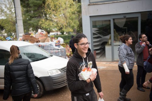 	Η ΝΔ παρέδωσε αγαθά στους πληγέντες της Δυτ. Αττικής [εικόνες] | iefimerida.gr 10