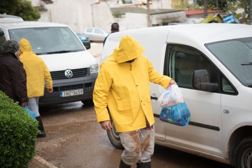 	Η ΝΔ παρέδωσε αγαθά στους πληγέντες της Δυτ. Αττικής [εικόνες] | iefimerida.gr 5