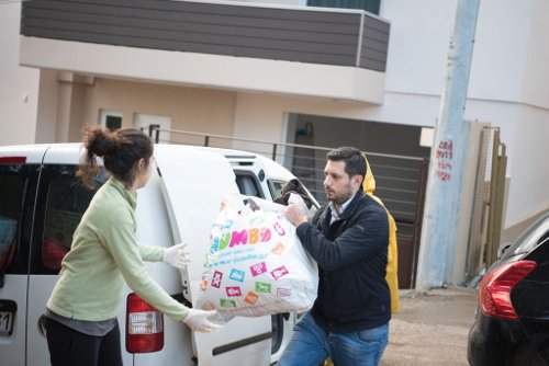 	Η ΝΔ παρέδωσε αγαθά στους πληγέντες της Δυτ. Αττικής [εικόνες] | iefimerida.gr 1