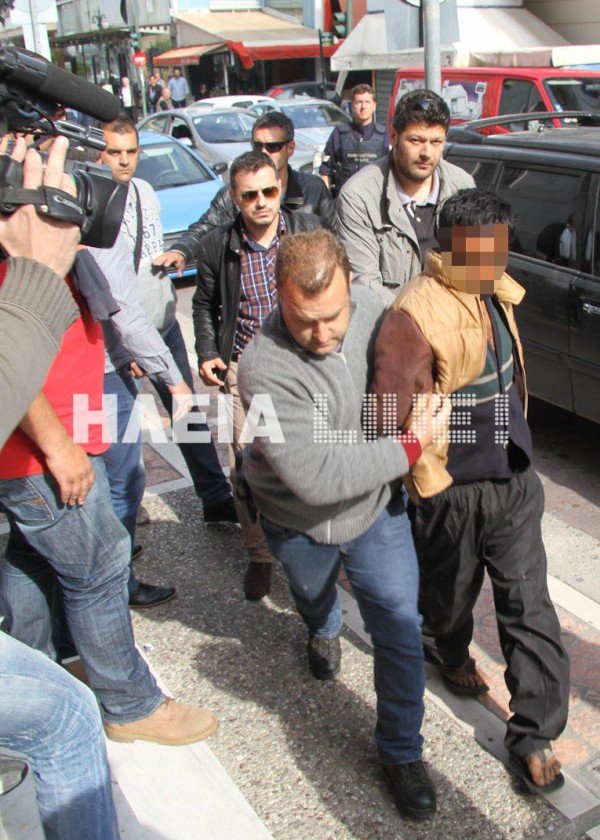 Οργή για το δολοφόνο του 35χρονου αστυνομικού στην Ανδραβίδα -Συγγενείς και φίλοι προσπάθησαν να τον λιντσάρουν [εικόνες & βίντεο] | iefimerida.gr 1