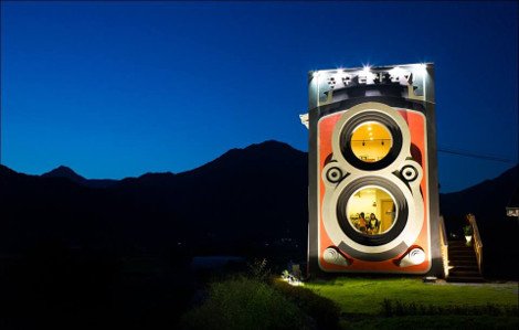 Παρανοϊκή αρχιτεκτονική: Απολαύστε τον καφέ σας σε μια καφετέρια σε σχήμα φωτογραφικής μηχανής [εικόνες] | iefimerida.gr 4