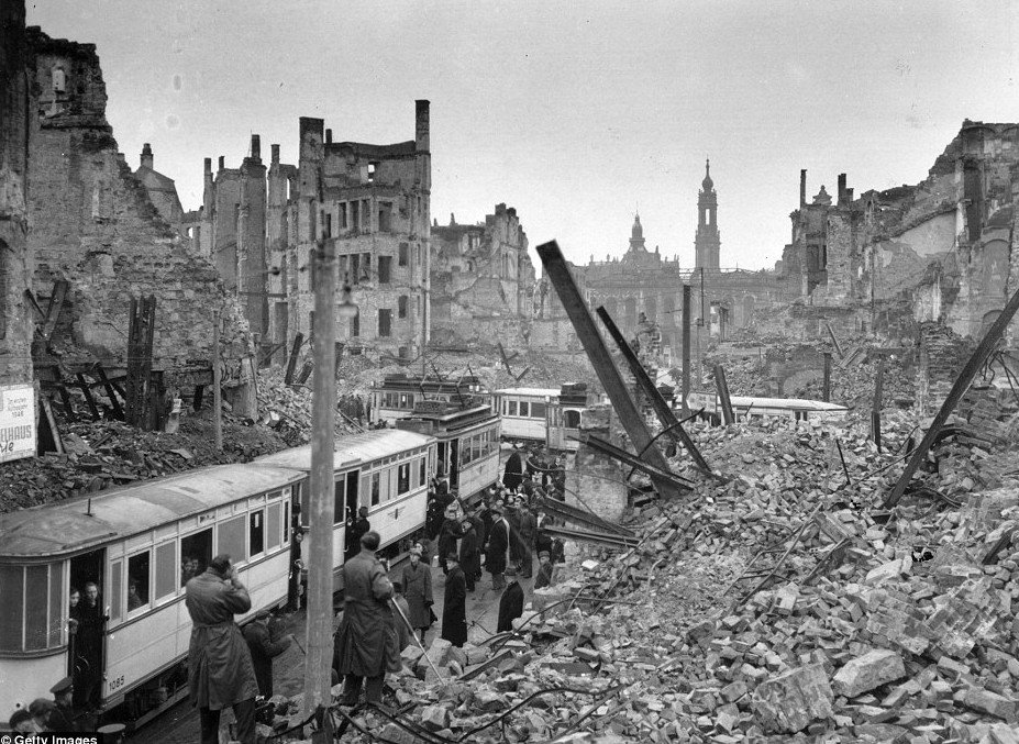 Η Δρέσδη 70 χρόνια μετά τους βομβαρδισμούς: Από τα ερείπια στην πλήρη αναγέννηση [εικόνες] | iefimerida.gr 3