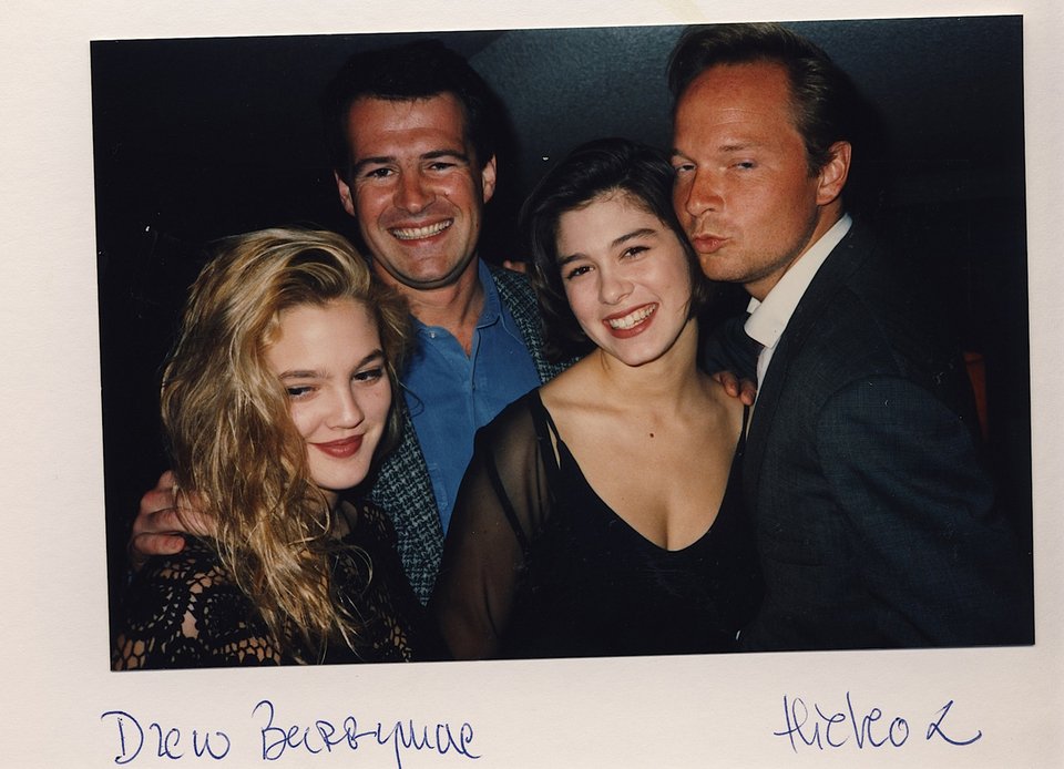 Οι σταρ όπως δεν τους έχουμε ξαναδεί -Ανέκδοτες φωτογραφίες από πάρτι, αγκαλιές και χαλαρές ή ξέφρενες πόζες [εικόνες] | iefimerida.gr 4