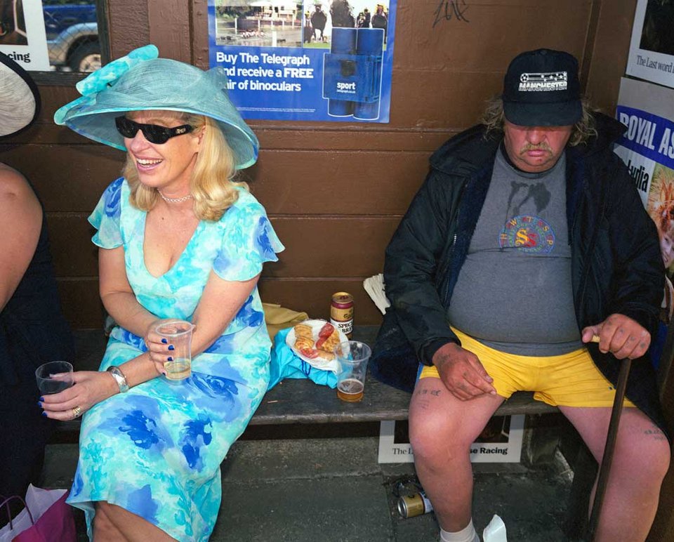 Βρετανοί «βουτηγμένοι» στο αλκοόλ -Φωτογράφος απαθανατίζει τη «χώρα των μεθυσμένων» [εικόνες] | iefimerida.gr 6