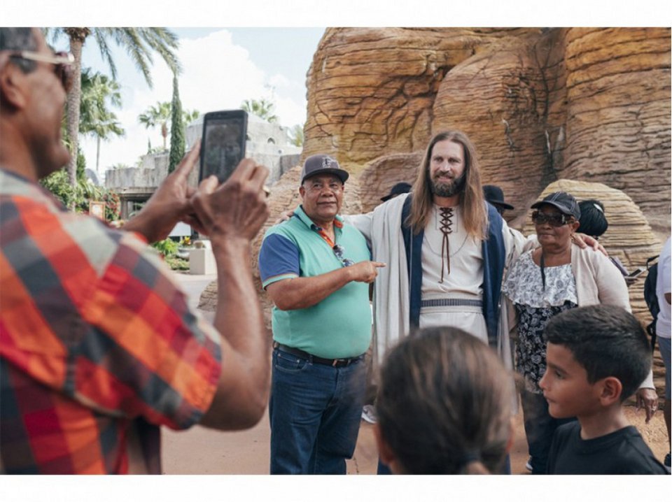 Νέα τρέλα στις ΗΠΑ η θρησκεία -Μπίζνες εκατομμυρίων, θεματικά πάρκα, drive in [εικόνες] | iefimerida.gr 5