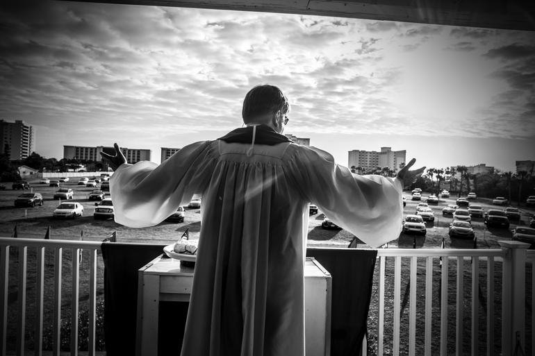 Νέα τρέλα στις ΗΠΑ η θρησκεία -Μπίζνες εκατομμυρίων, θεματικά πάρκα, drive in [εικόνες] | iefimerida.gr 8