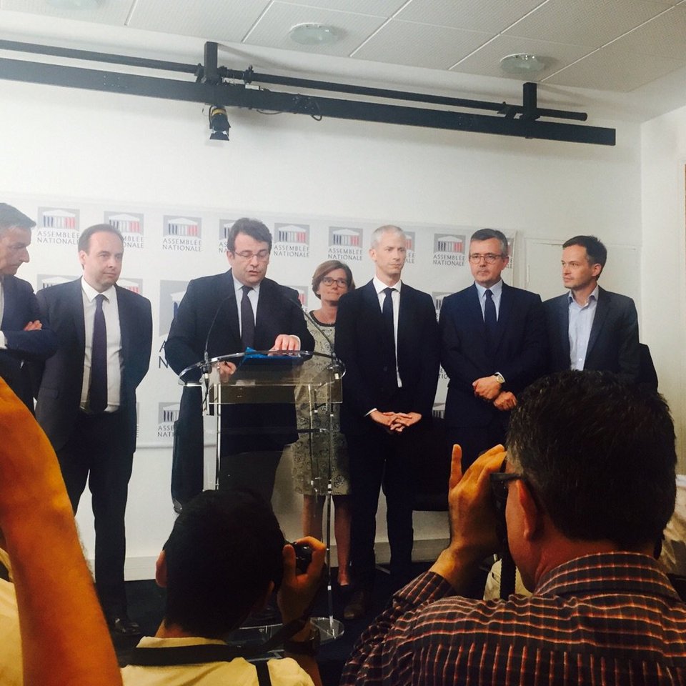 Γαλλία: Η Δεξιά διασπάστηκε -38 βουλευτές της δηλώνουν «συμβατοί με τον Μακρόν» [εικόνες] | iefimerida.gr 0