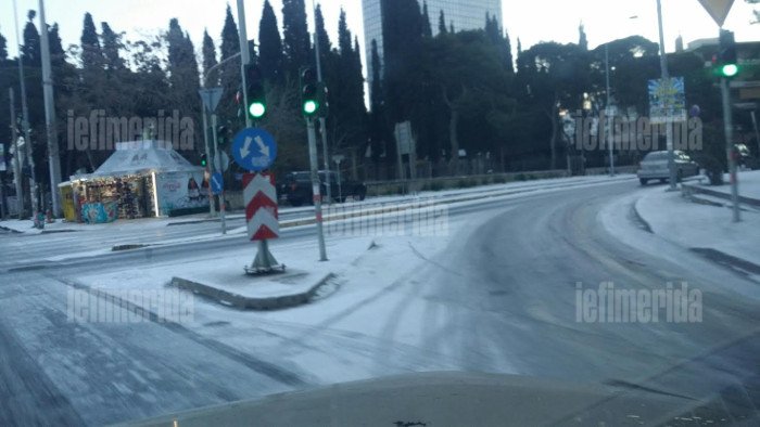 Το χιόνι στην Αττική έφερε προβλήματα -Παγοδρόμιο η Κηφισίας [εικόνες] | iefimerida.gr 2