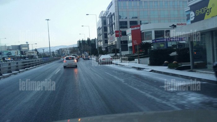 Το χιόνι στην Αττική έφερε προβλήματα -Παγοδρόμιο η Κηφισίας [εικόνες] | iefimerida.gr 3