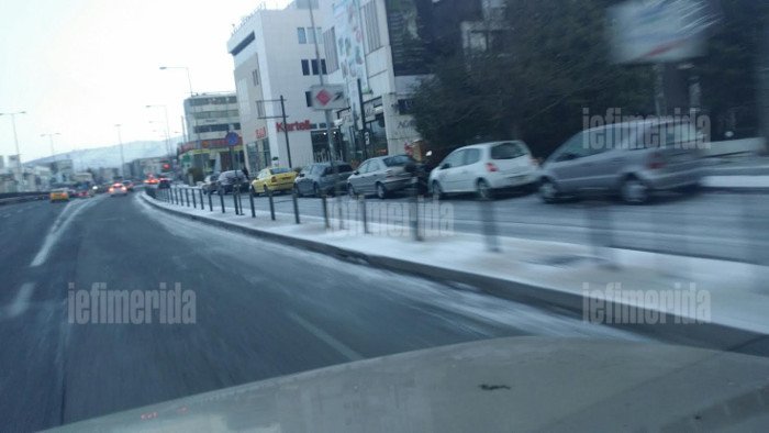 Το χιόνι στην Αττική έφερε προβλήματα -Παγοδρόμιο η Κηφισίας [εικόνες] | iefimerida.gr 4