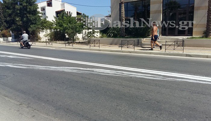 Εβαψαν 3 φορές τον δρόμο και το αποτέλεσμα ήταν σκέτη απογοήτευση- Εξαλλος ο δήμαρχος [εικόνες] | iefimerida.gr 4