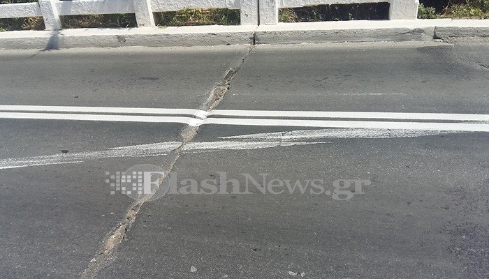 Εβαψαν 3 φορές τον δρόμο και το αποτέλεσμα ήταν σκέτη απογοήτευση- Εξαλλος ο δήμαρχος [εικόνες] | iefimerida.gr 0