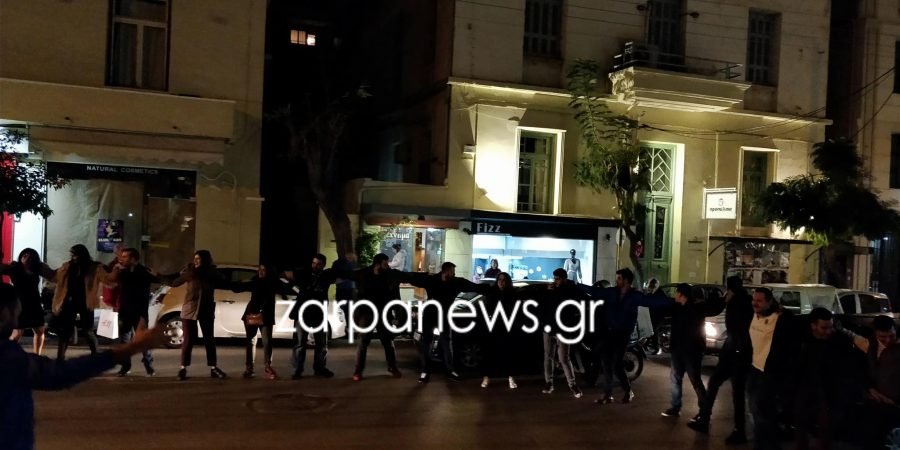 Χανιά: Εκλεισαν το δρόμο με… πεντοζάλη [εικόνες] | iefimerida.gr 4