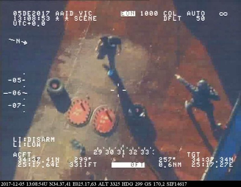 Καρέ καρέ το ρεσάλτο από τους βατραχανθρώπους στο ναρκωπλοίο στην Κρήτη [εικόνες & βίντεο] | iefimerida.gr 2