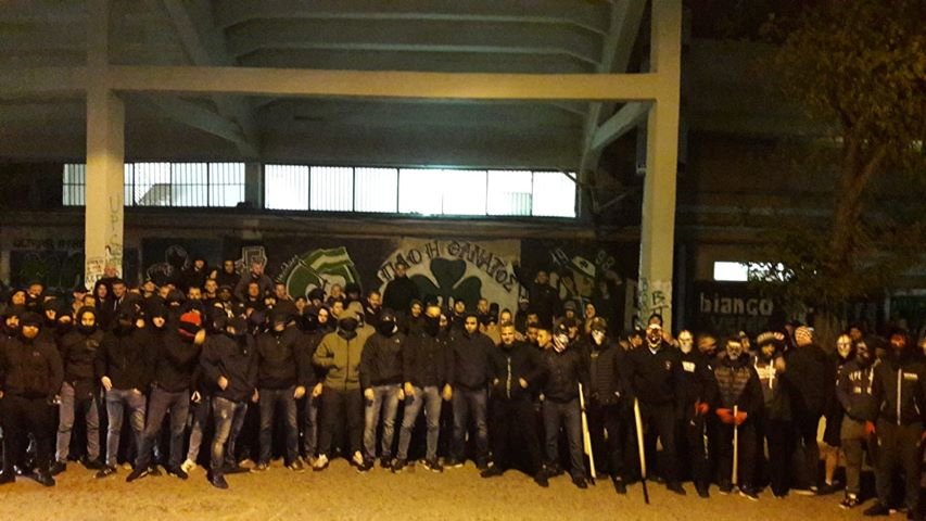 Εικόνες-σοκ στο κέντρο της Αθήνας -Ελληνες, Ολλανδοί και Πολωνοί χούλιγκαν με καδρόνια και μολότοφ στα χέρια [εικόνες & βίντεο] | iefimerida.gr 1