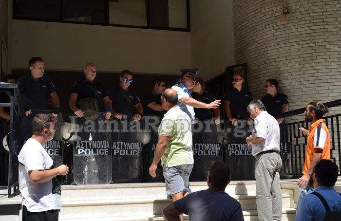 Επεισοδιακό συμβούλιο για τα σκουπίδια στη Λαμία: Ματ, ένταση, συλλήψεις [εικόνες & βίντεο] | iefimerida.gr 6