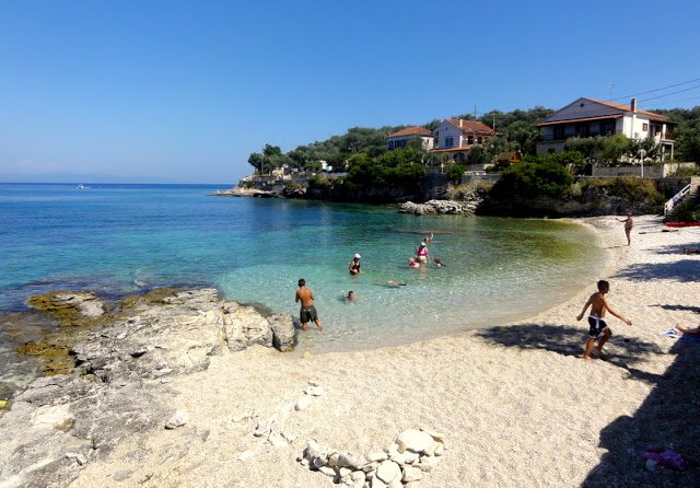 Γάιος: Η μικρή παραλία με τη λευκή άμμο και τους βράχους - Σε περιμένει να την ανακαλύψεις στους Παξούς [εικόνες] | iefimerida.gr 0