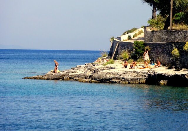 Γάιος: Η μικρή παραλία με τη λευκή άμμο και τους βράχους - Σε περιμένει να την ανακαλύψεις στους Παξούς [εικόνες] | iefimerida.gr 3