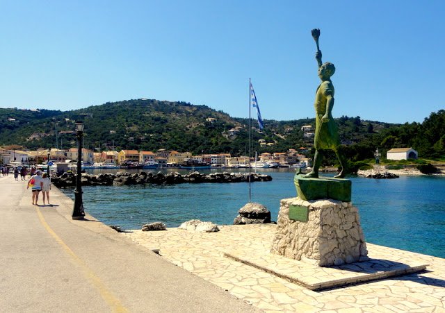 Γάιος: Η μικρή παραλία με τη λευκή άμμο και τους βράχους - Σε περιμένει να την ανακαλύψεις στους Παξούς [εικόνες] | iefimerida.gr 4