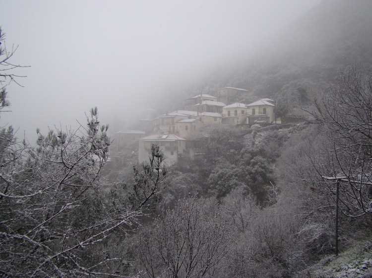 Ξεκίνησε η χιονόπτωση στην Αρκαδία [εικόνες & βίντεο] | iefimerida.gr 0