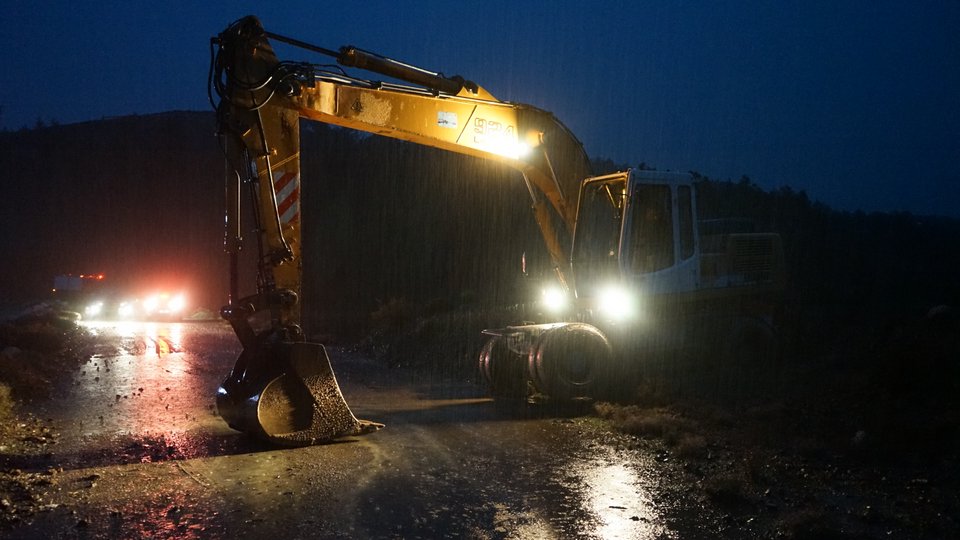 Χίος: Συναγερμός από υπερχείλιση ημιτελούς φράγματος [εικόνες] | iefimerida.gr 1
