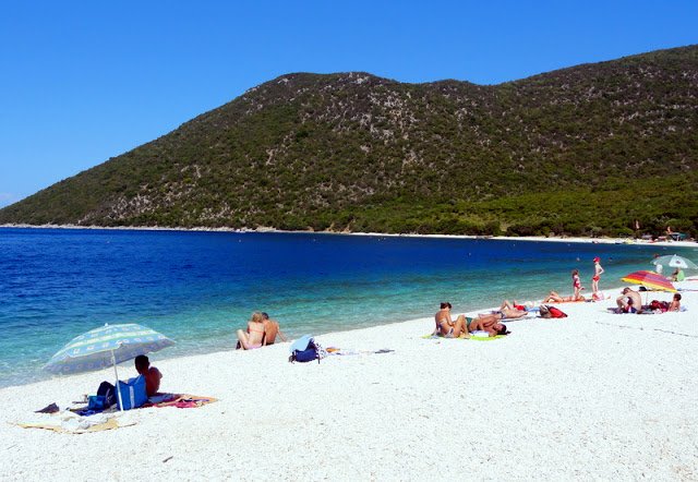 Αντίσαμος: Η πιο όμορφη παραλία της Κεφαλονιάς [εικόνες] | iefimerida.gr 4