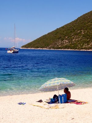 Αντίσαμος: Η πιο όμορφη παραλία της Κεφαλονιάς [εικόνες] | iefimerida.gr 6