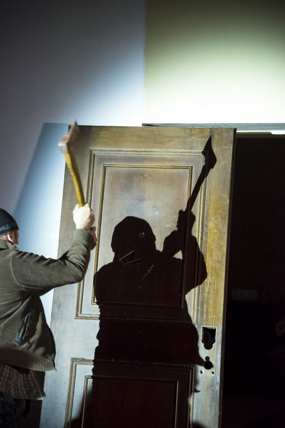 Καλεσμένοι στο υπό ανακαίνιση Μακεδονία Παλλάς -Με Κιούμπρικ, χιόνι και ματωμένα τσεκούρια [εικόνες]  | iefimerida.gr 2