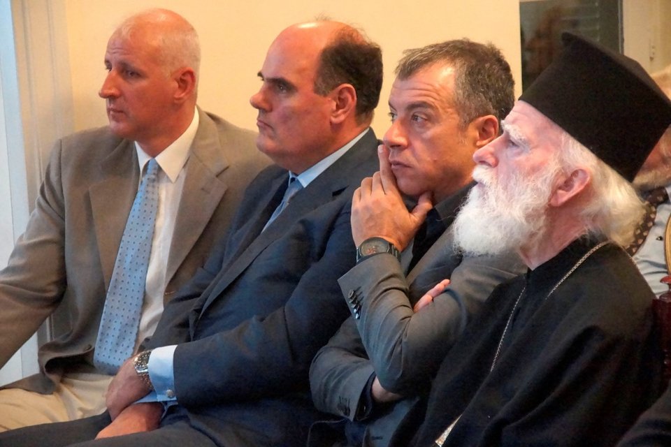 Θεοδωράκης: Να σώσουμε τις καταθέσεις των ανθρώπων που κινδύνεψαν και κινδυνεύουν [εικόνες & βίντεο] | iefimerida.gr 0