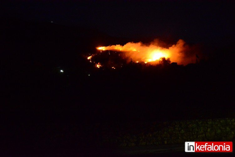Φωτιά ξέσπασε στην Κεφαλονιά [εικόνες] | iefimerida.gr 0