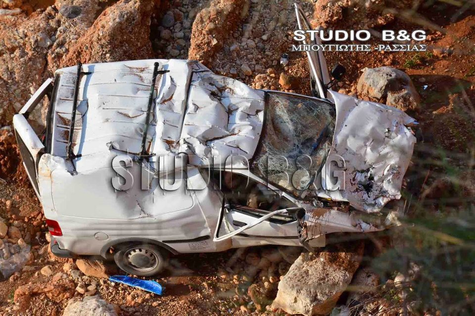 Φορτηγάκι έπεσε σε γκρεμό στο Αργος – Νεκρός ο 49χρονος οδηγός [βίντεο] | iefimerida.gr 0