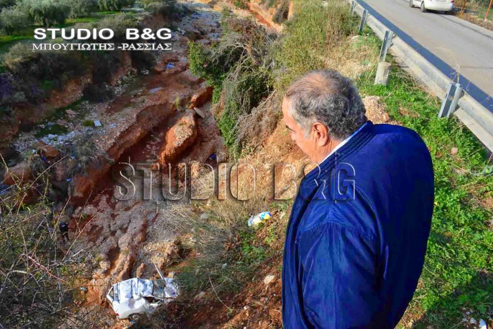 Φορτηγάκι έπεσε σε γκρεμό στο Αργος – Νεκρός ο 49χρονος οδηγός [βίντεο] | iefimerida.gr 1