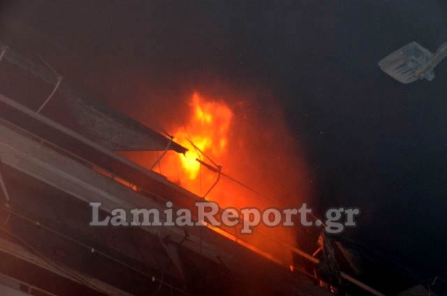 Πανικός στη Λαμία από φωτιά σε διαμέρισμα: Η ένοικος σώθηκε την τελευταία στιγμή [εικόνες & βίντεο] | iefimerida.gr 3