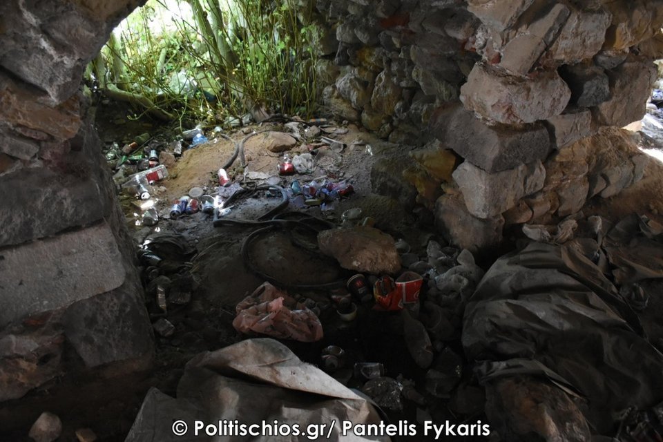 Χίος: Αγνώριστο το ιστορικό Κάστρο, μετατράπηκε σε σκουπιδότοπο [εικόνες & βίντεο] | iefimerida.gr 1