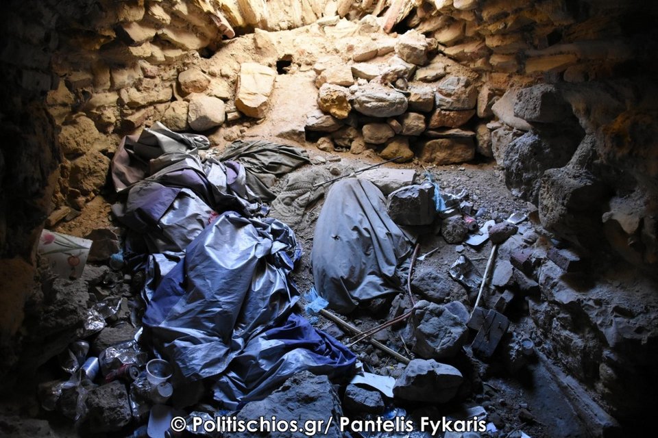 Χίος: Αγνώριστο το ιστορικό Κάστρο, μετατράπηκε σε σκουπιδότοπο [εικόνες & βίντεο] | iefimerida.gr 2