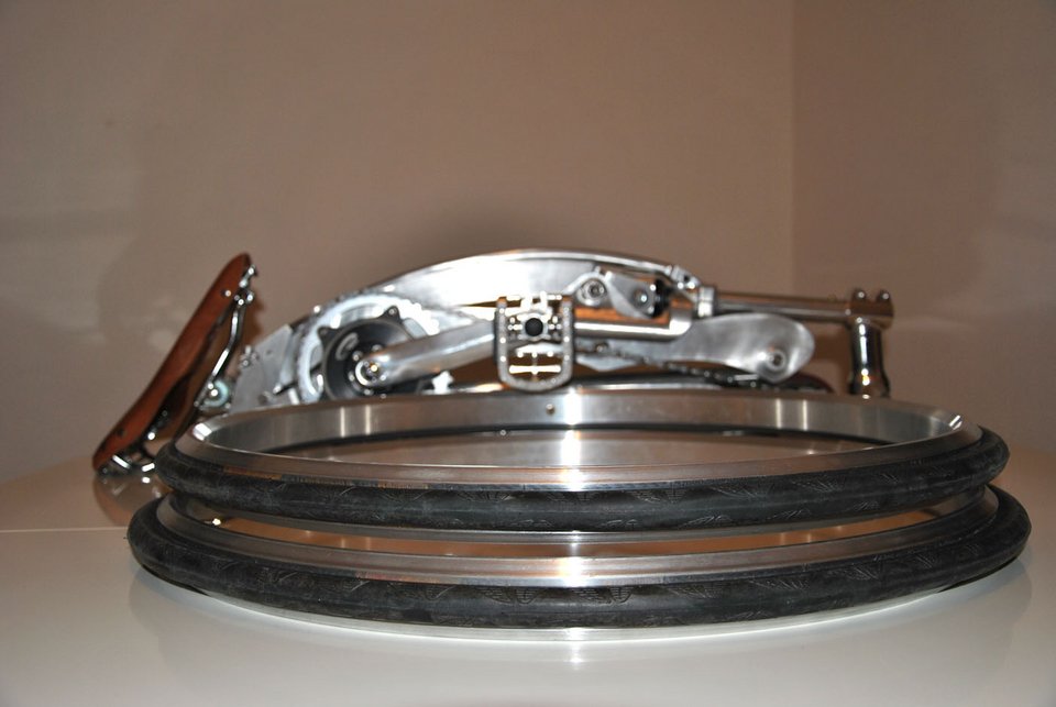 Το ποδήλατο αλλάζει -Εκδοχή του με «κενές» ρόδες που διπλώνει σε μέγεθος ομπρέλας [εικόνες] | iefimerida.gr 2